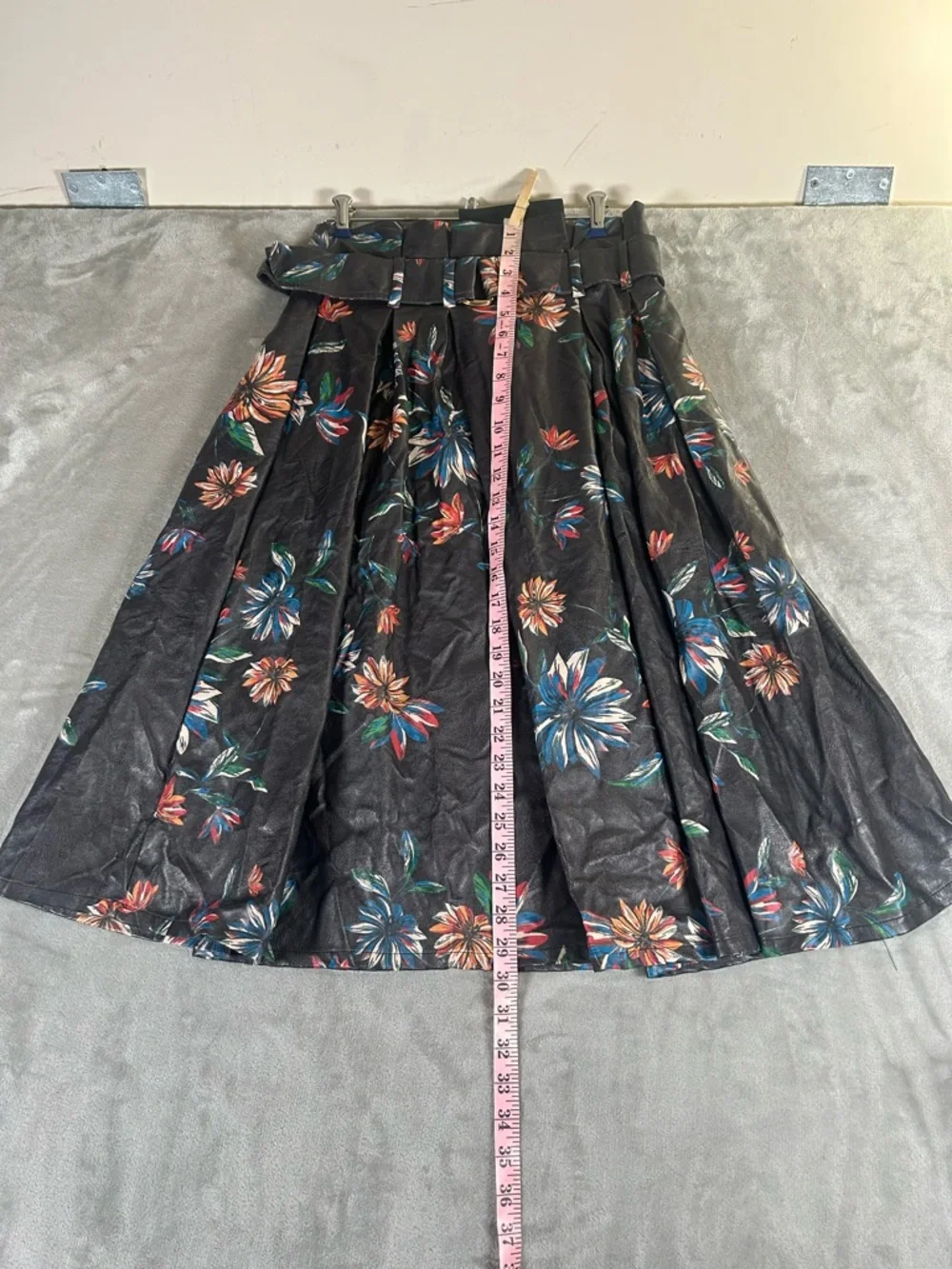 Kosmios Floral Pleated faux leather A-Line Skirt in Black - Picture 9 of 11